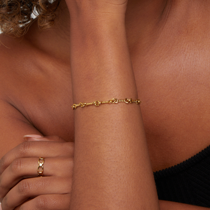 Figaro Flair Spark Bracelet