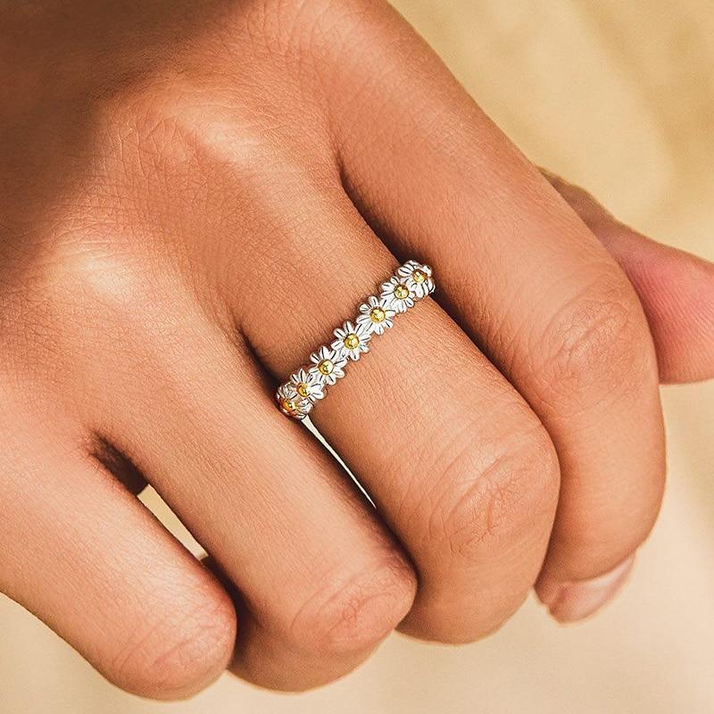 Daisy Dreams Adjustable Ring