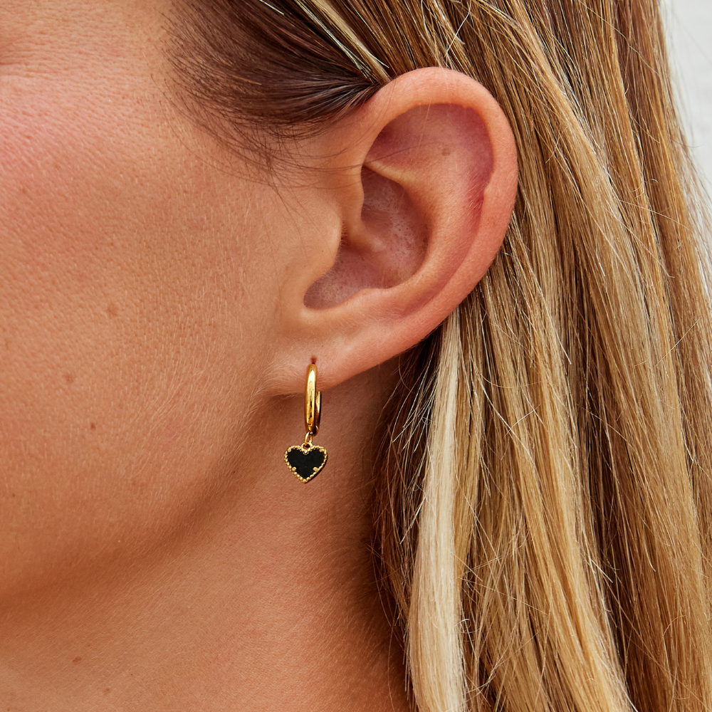 Tarnished Hearts: Heartfelt Hoops