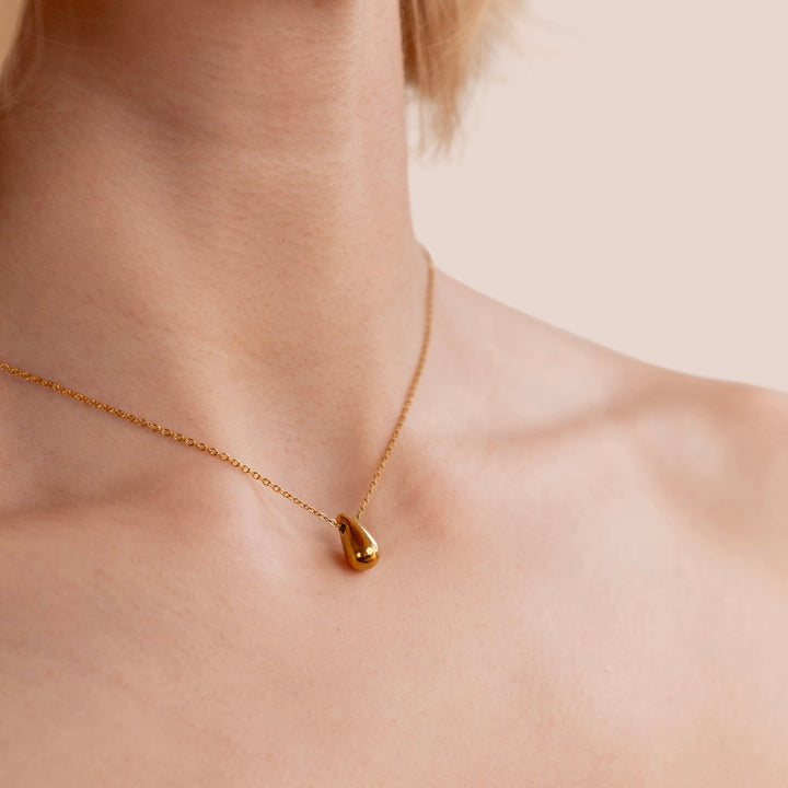 Radiant Glow Amara Necklace