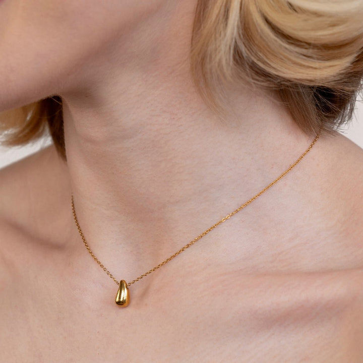 Radiant Glow Amara Necklace