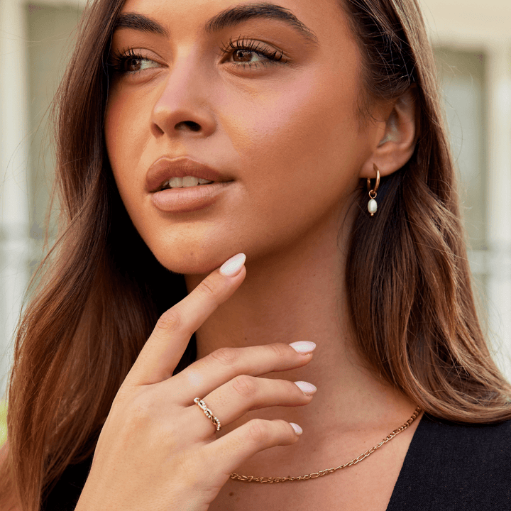 Elegant Twist Pearl Ring