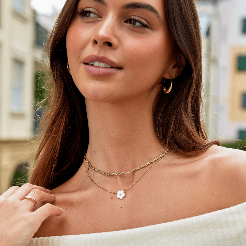 Golden Grace: The Calla Twist Necklace