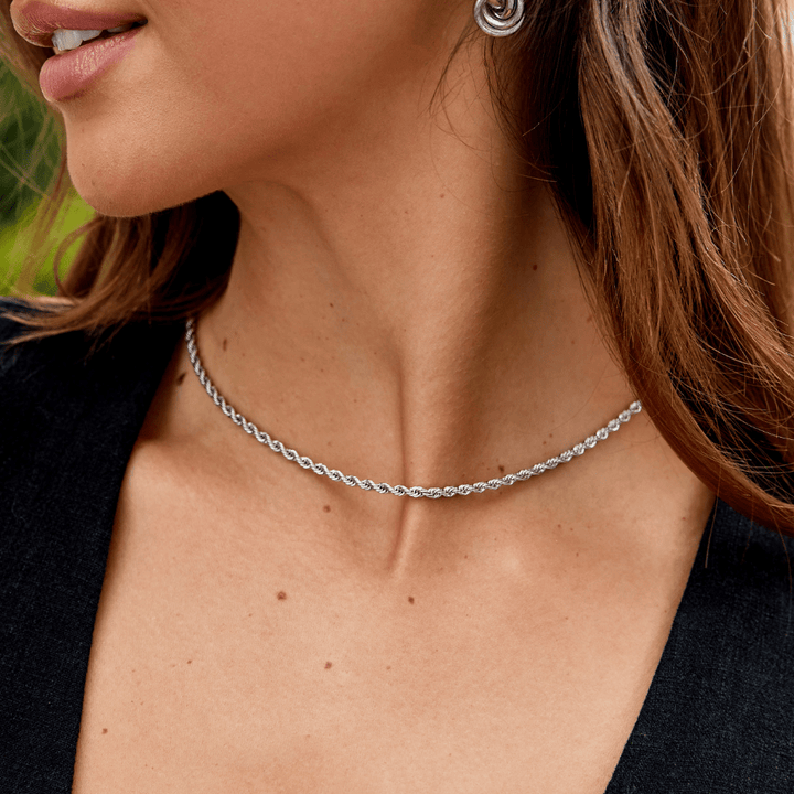 Grace in Motion: Calla Chain Necklace