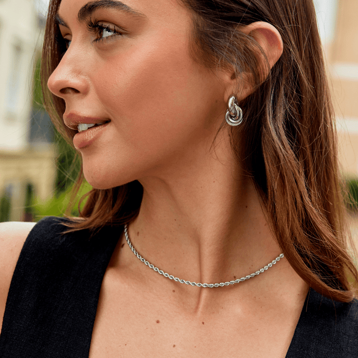 Grace in Motion: Calla Chain Necklace