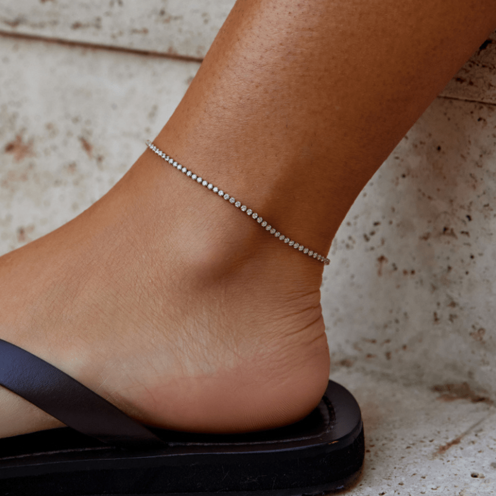 Golden Allure: Cordelia Ankle Charm – Radiate Elegance with Every Step