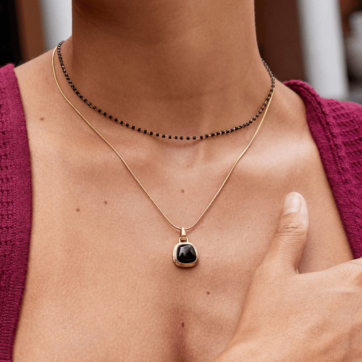 Midnight Elegance Pendant: Timeless Glow Necklace