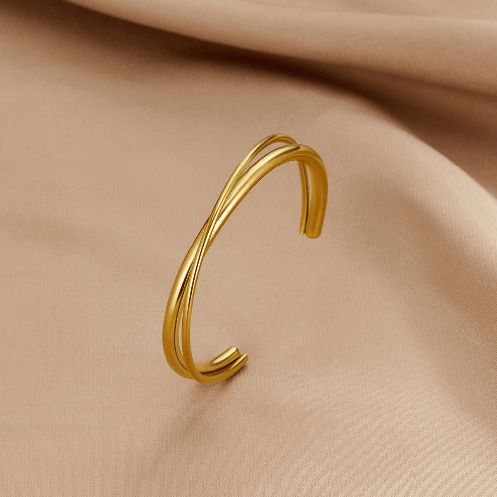 Eva Bracelet: Twist of Elegance