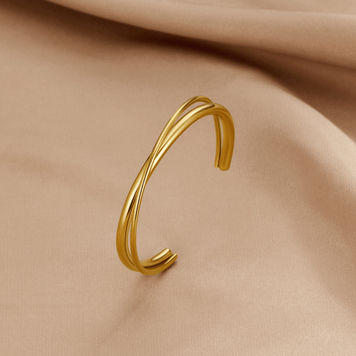 Eva Bracelet: Twist of Elegance