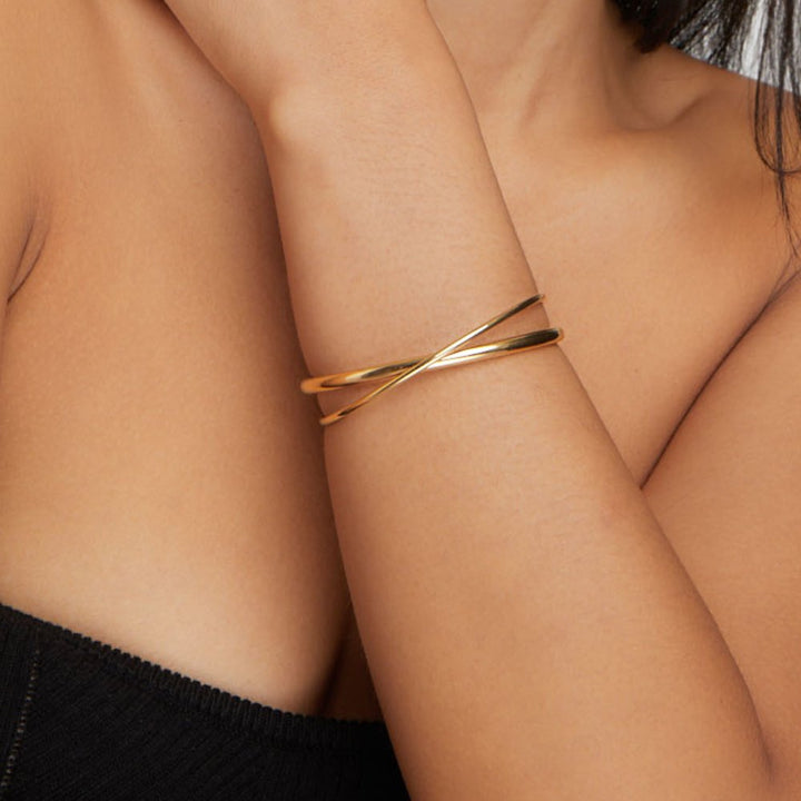 Eva Bracelet: Twist of Elegance