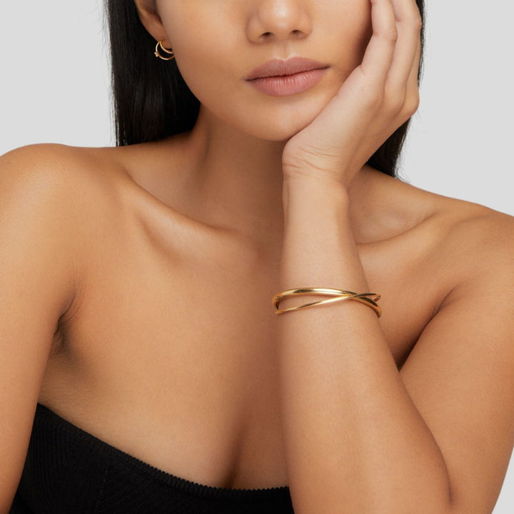 Eva Bracelet: Twist of Elegance