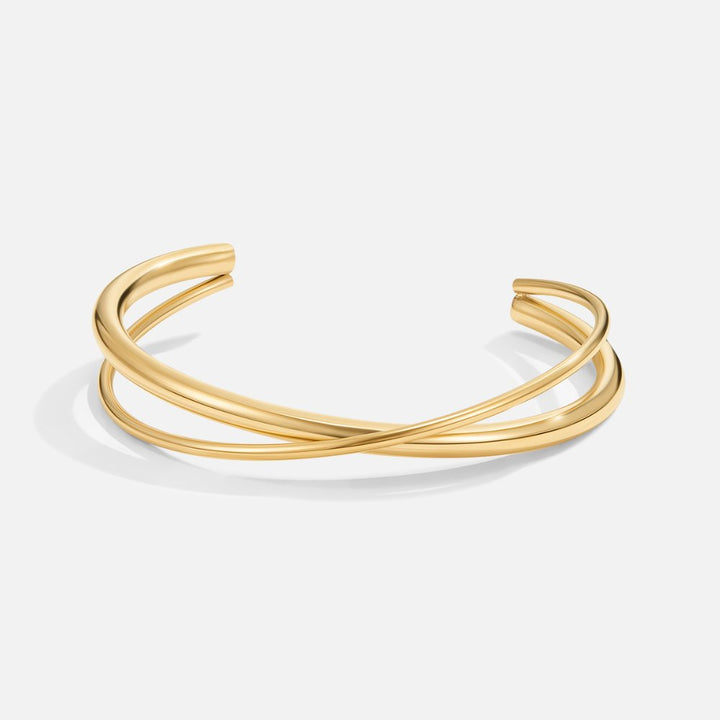 Eva Bracelet: Twist of Elegance