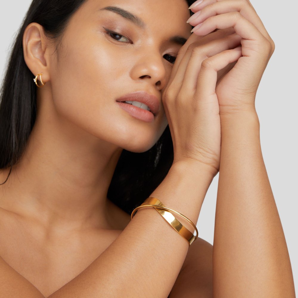 Radiant Eve: The Elegance Bracelet