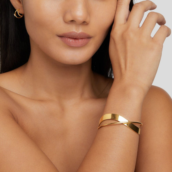 Radiant Eve: The Elegance Bracelet