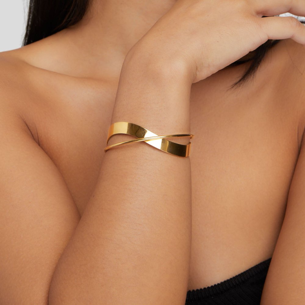 Radiant Eve: The Elegance Bracelet